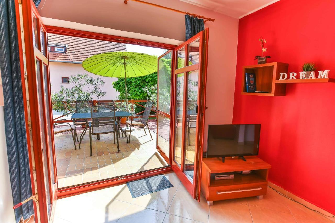 Sara-Lux Apartman Nyarliget Zewnętrze zdjęcie